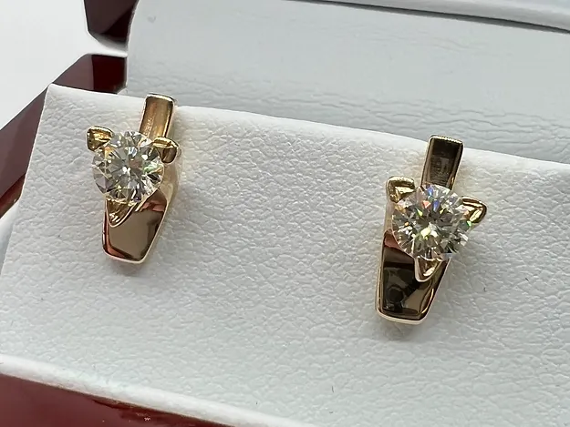 18ct Gold 0.30ct (0.15ct Each) Diamond Set Earrings
